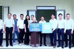 Thanh Thủy bàn giao nhà nhân ái tại khu 9, xã Đồng Trung