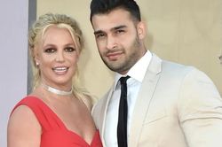 Britney Spears có bầu ở tuổi 41 với người chồng kém tuổi