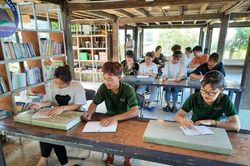 'Lớp học sẻ chia' của trẻ em bản Mông Suối Giàng