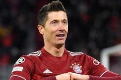 Chuyển nhượng cầu thủ: Lewandowski sẽ ở lại Bayern; Villarreal khó giữ Torres; MU sắp đón Erik ten Hag