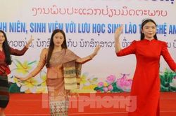 Ấm áp tết cổ truyền Bunpimay của lưu học sinh Lào tại Nghệ An