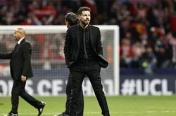 Tại sao HLV Simeone vỗ tay khi Atletico bị loại ở Champions League?