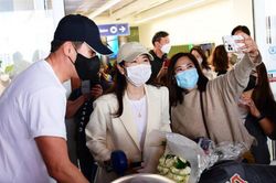 Cặp đôi BinJin: Đi tuần trăng mật bị quấy rầy, Hyun Bin thể hiện thái độ 'ra mặt' để bảo vệ Son Ye Jin