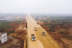Cao tốc Bắc - Nam ì ạch tiến độ: gỡ phải đúng chỗ vướng, quyết không để 'chậm như rùa'