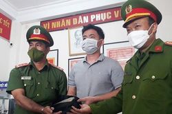 Đại úy công an trả 300 triệu đồng cho người đánh rơi