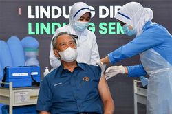 COVID-19 tới 6 giờ sáng 15/4: Anh mở rộng độ tuổi tiêm vaccine Moderna; Chuyên gia cảnh báo giai đoạn dịch sắp tới