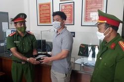 Đại úy Công an trả lại 300 triệu đồng cho người để quên bên đường