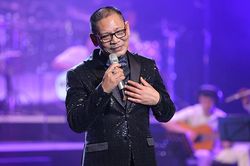 NSƯT Đức Long nhận Kỷ niệm chương 'Vì sự nghiệp âm nhạc Việt Nam'