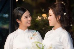 Đỗ Hà trình diễn áo dài '12 mùa hoa' của 'đàn chị' Ngọc Hân