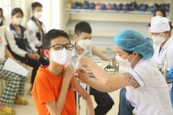 Hà Nội tiêm vaccine Covid-19 cho trẻ từ 5 đến dưới 12 tuổi: Những hình ảnh đầu tiên