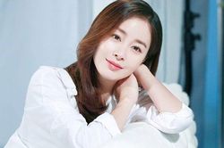 Ở tuổi 42, 'ngọc nữ' Kim Tae Hee vẫn sở hữu làn da không tuổi nhờ 5 bí quyết
