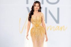 Phong cách thời trang khoe vòng eo 56cm và đôi chân dài miên man của siêu mẫu Vũ Thu Phương