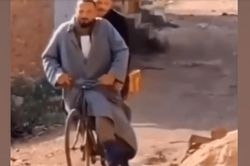 Xe đạp gãy đôi vì người đi quá nặng