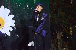Điều gì giúp G-Dragon trở thành biểu tượng thời trang độc nhất vô nhị ở Kpop?