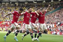 Phòng thay đồ MU phản ứng thế nào về hat-trick của Ronaldo?