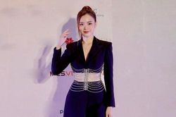 3 người đẹp Việt cùng diện một mẫu đầm khoe eo: Anh Thư U40 vẫn 'chặt đẹp' đàn em