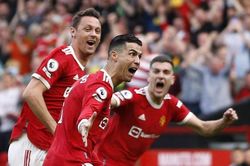 Ronaldo được thưởng lớn sau cú hat-trick siêu phàm