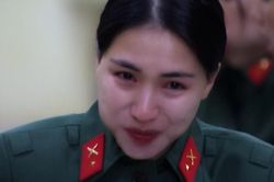 Hòa Minzy bật khóc trong bữa cơm vì bé Bo, ai cũng đều cay khóe mắt