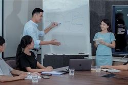 Không phải lương, yếu tố nào giúp giữ chân nhân tài?