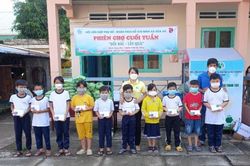Phiên chợ cuối tuần 'Đổi rác - lấy quà'