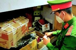Kho thiết bị phục vụ đánh bạc bịp giấu trong tiệm nail