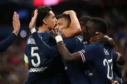 PSG 2-1 Marseille: Neymar và Mbappe giúp PSG đặt một tay vào chức vô địch