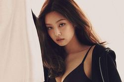 Thân hình Jennie Blackpink ở ngoài còn đẹp hơn ảnh Calvin Klein