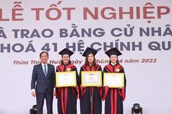 Trường ĐH Luật, ĐH Huế trao bằng cử nhân cho hơn 800 sinh viên