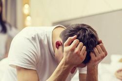Chồng thông báo 'đi nhậu cùng bạn bè' và sự thật đắng chát phía sau cánh cửa phòng ngủ