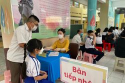 TP Hồ Chí Minh: Những học sinh Tiểu học đầu tiên được tiêm vaccine phòng COVID-19