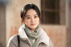Triệu Lệ Dĩnh lại gặp vận xui đeo bám, Hạnh Phúc Đến Vạn Gia mãi không có lịch chiếu khiến fan lo lắng