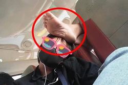 'Ám ảnh' những bàn chân xa lạ gác không đúng chỗ khi nằm trên xe khách