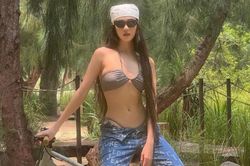 Ngọc Trinh diện bikini 'nửa kín, nửa hở', thả dáng mơn mởn giữa núi rừng