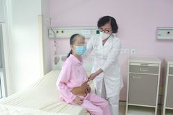 Cụ bà 71 tuổi mang khối u vùng bụng tương đương thai nhi 9 tháng tuổi