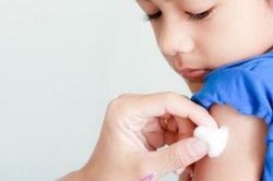 Xử lý phản ứng sau tiêm vaccine COVID-19 cho trẻ 5 - dưới 12 tuổi theo khuyến cáo của các chuyên gia
