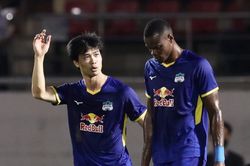 Sydney vs HAGL: Chờ đợi bất ngờ từ thầy trò Kiatisuk