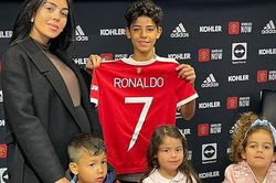 Cristiano Ronaldo: 'Con trai, con mãi là thiên thần của bố mẹ'