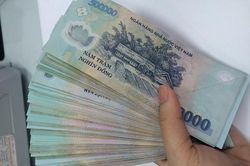 Chồng không đi làm mà tháng nào cũng nhiều tiền, tôi sững người vì sự thật