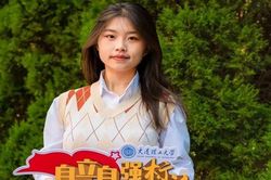 Nữ sinh đại học tài sắc vẹn toàn khiến cư dân mạng ngưỡng mộ
