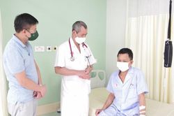 Cụ ông 65 tuổi mang khối u xơ màng phổi khổng lồ hiếm gặp