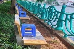 Lấn chiếm bán hàng ven Hồ Tây: Nhiều du khách ngán ngẩm
