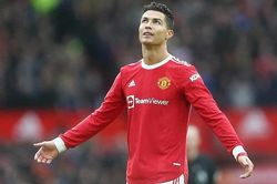 Ronaldo báo tin buồn, mất con trai vừa sinh