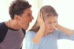 Chúng ta lịch sự với người lạ nhưng lại quá khắt khe với người thân