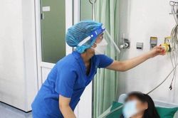 Người phụ nữ dị ứng nặng vì sử dụng mỹ phẩm không rõ nguồn gốc