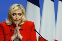 Ứng cử viên Tổng thống Pháp Le Pen bị cáo buộc biển thủ công quỹ