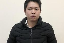 Sang 'cô bé nhà bên' chơi rồi khống chế, kéo vào buồng ngủ