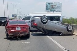 Xe biển xanh bị tai nạn liên hoàn trên cao tốc TPHCM – Long Thành – Dầu Giây