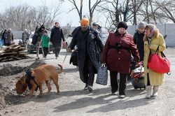 Nga và Ukraine đạt thỏa thuận sơ bộ về sơ tán phụ nữ, trẻ em và người cao tuổi khỏi Mariupol