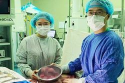 Đà Nẵng: Phẫu thuật thành công, bóc 10 khối u xơ cho nữ bệnh nhân 35 tuổi