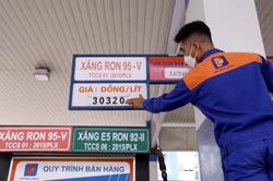 Ngày mai, giá xăng có thể tăng hơn 1.000 đồng/lít